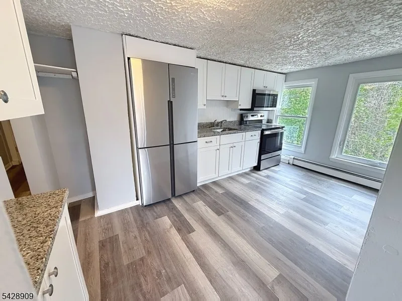174 Main St Unit 3R